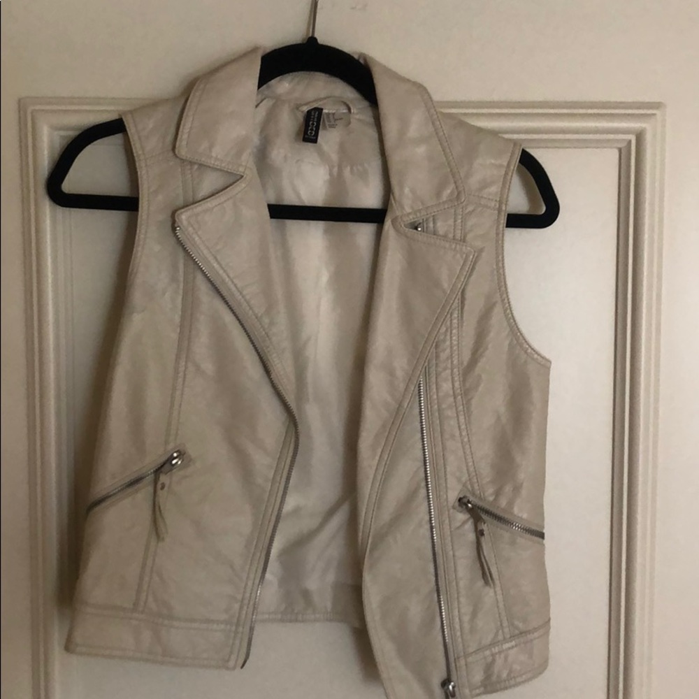 White vest